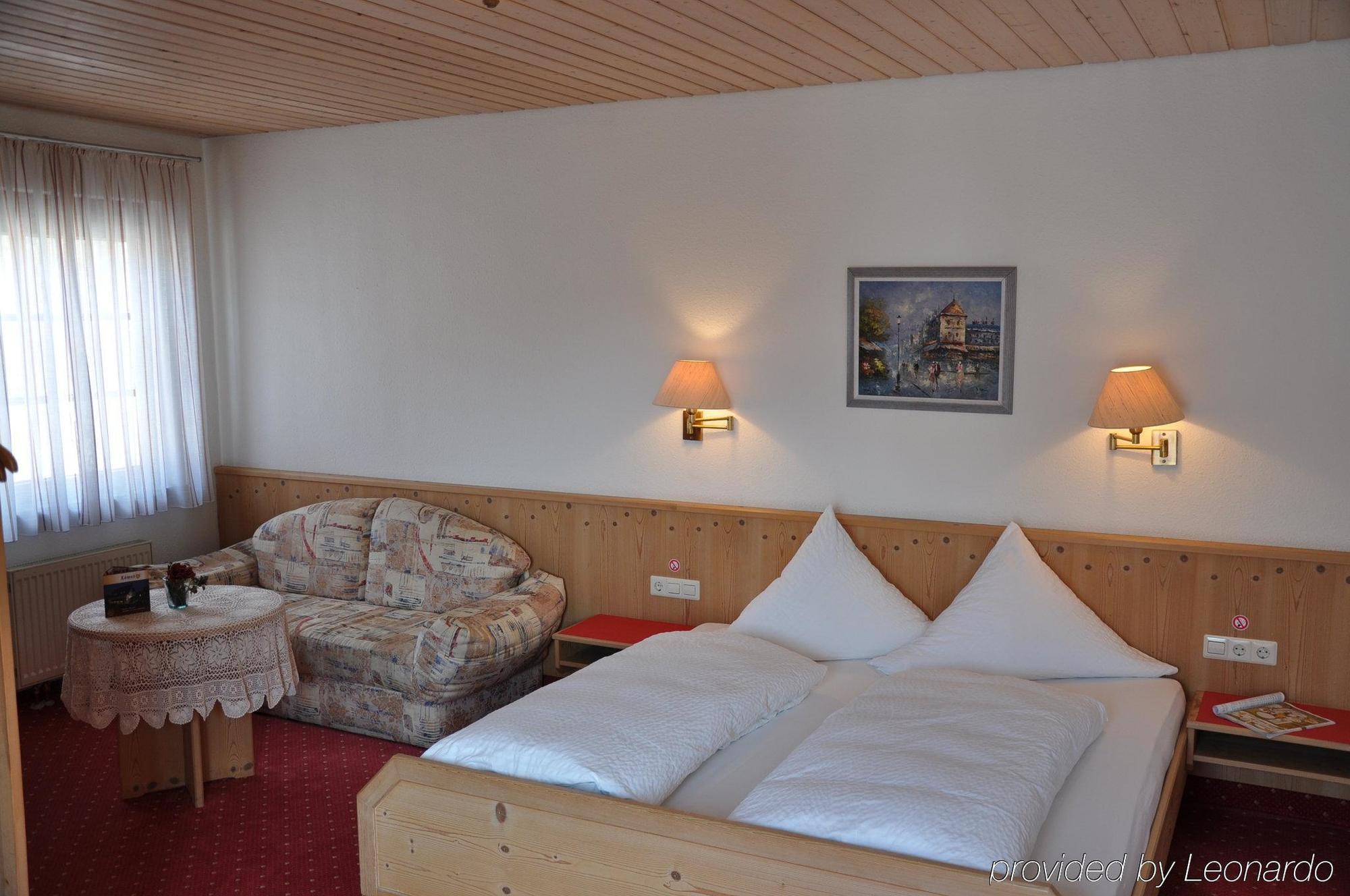 Loewen Hotel & Restaurant Вендлинген-на-Неккаре Экстерьер фото